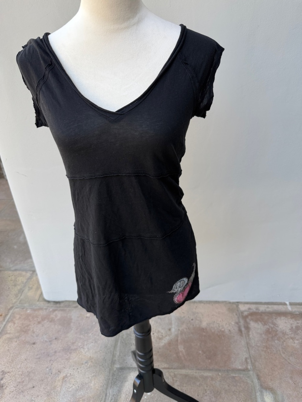 ANKH Black V-Neck Short Sleeve Women's Top Winged Heart Design Size 8 Medium